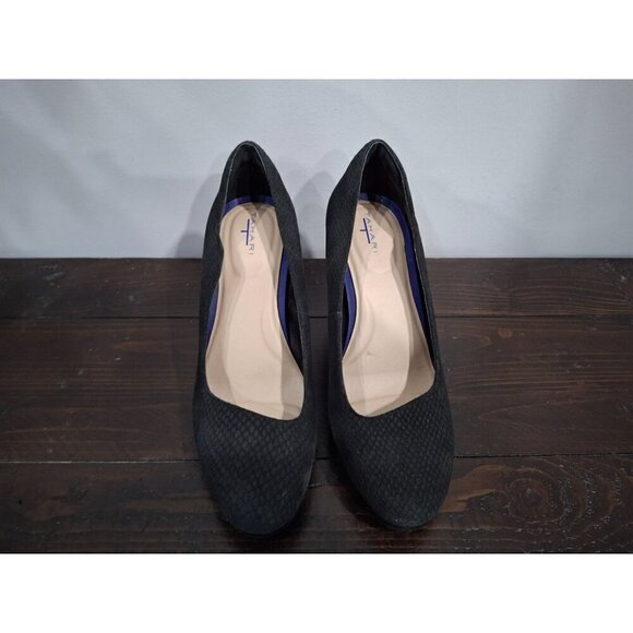 Tahari Pamela Black Suede Leather Pump/Pre-owned, Sz. 9M EUC - Picture 5 of 11
